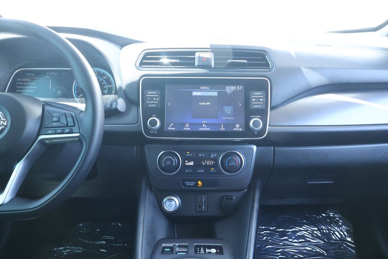 Nissan LEAF Vehicle Full-screen Gallery Image 26