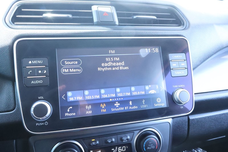 Nissan LEAF Vehicle Full-screen Gallery Image 27