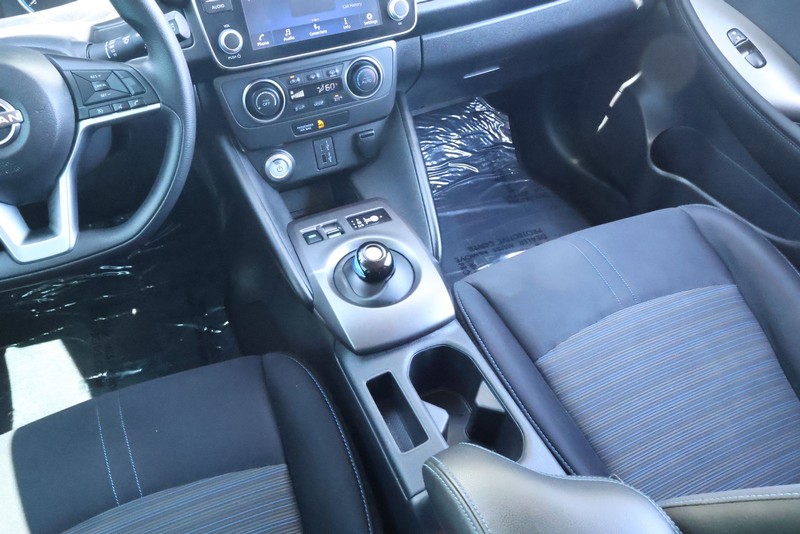 Nissan LEAF Vehicle Full-screen Gallery Image 29