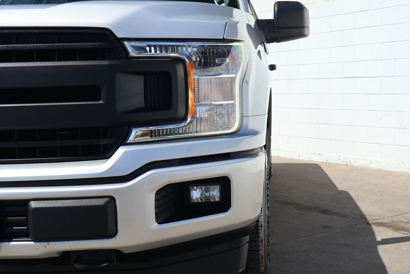 Ford F-150 Vehicle Full-screen Gallery Image 04