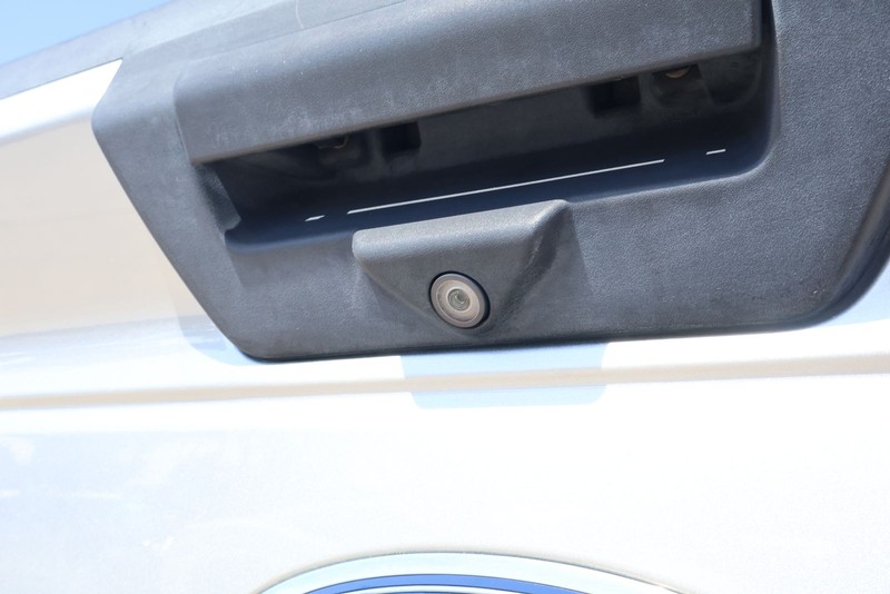 Ford F-150 Vehicle Full-screen Gallery Image 08