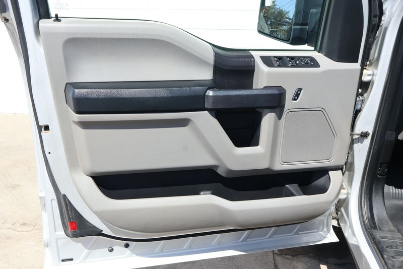Ford F-150 Vehicle Full-screen Gallery Image 16