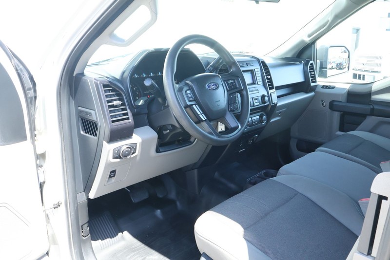 Ford F-150 Vehicle Full-screen Gallery Image 17