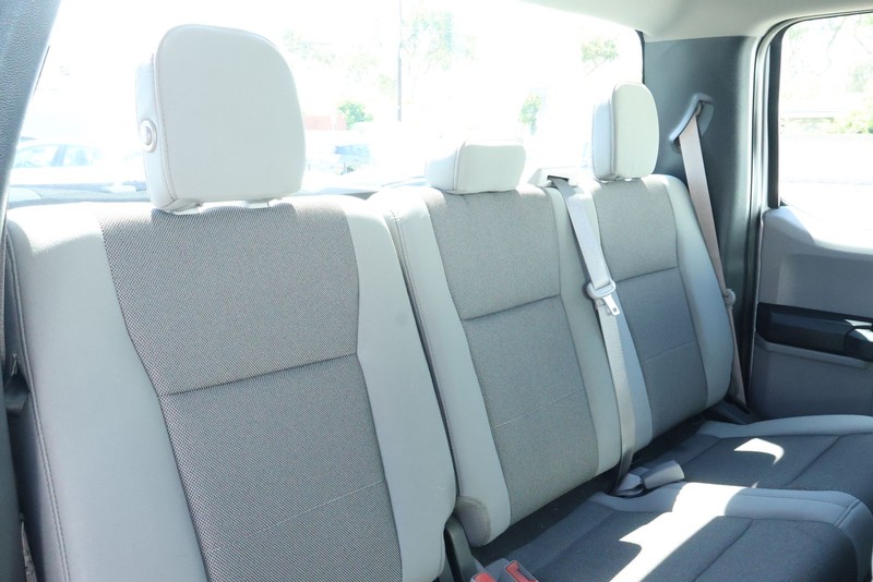 Ford F-150 Vehicle Full-screen Gallery Image 23