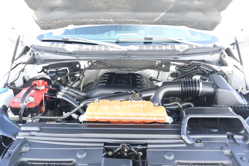 Ford F-150 Vehicle Full-screen Gallery Image 17