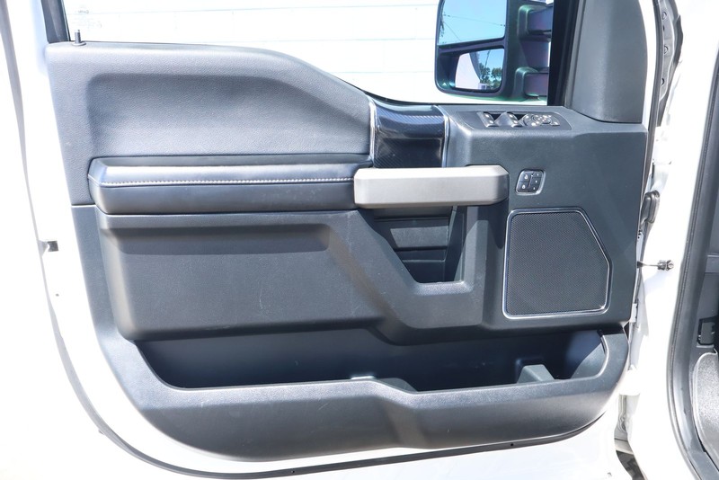 Ford F-150 Vehicle Full-screen Gallery Image 19