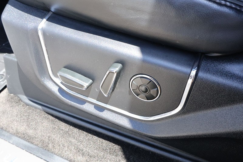 Ford F-150 Vehicle Full-screen Gallery Image 22