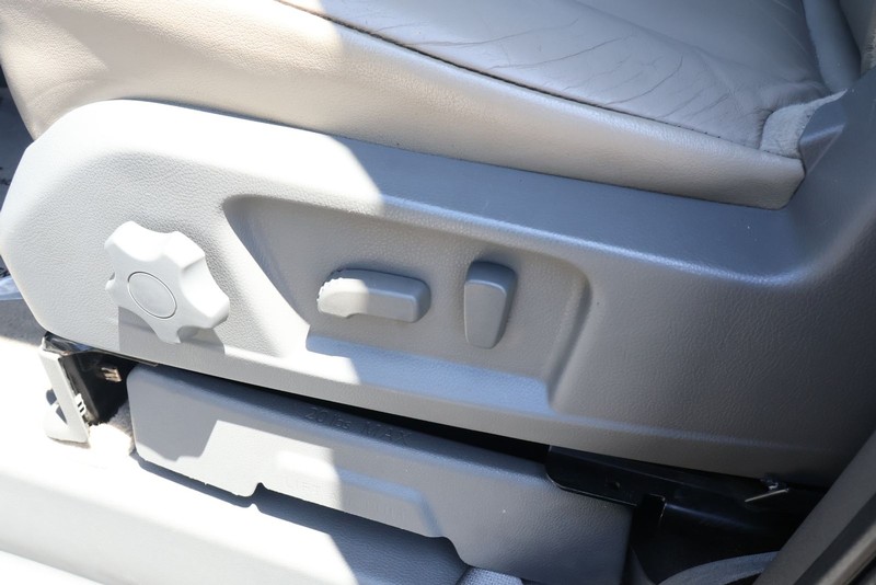 Nissan NVP Vehicle Full-screen Gallery Image 17