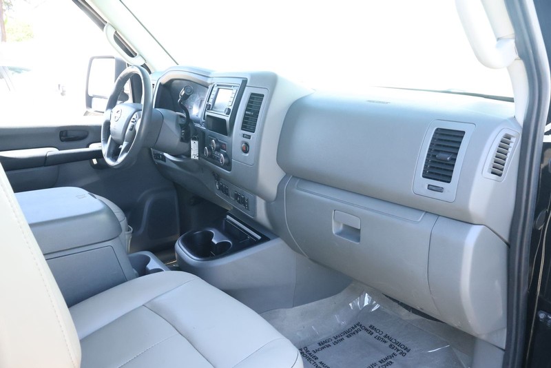 Nissan NVP Vehicle Full-screen Gallery Image 20