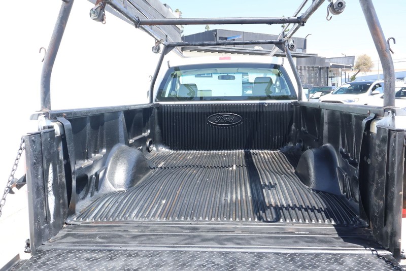 Ford F-150 Vehicle Full-screen Gallery Image 06