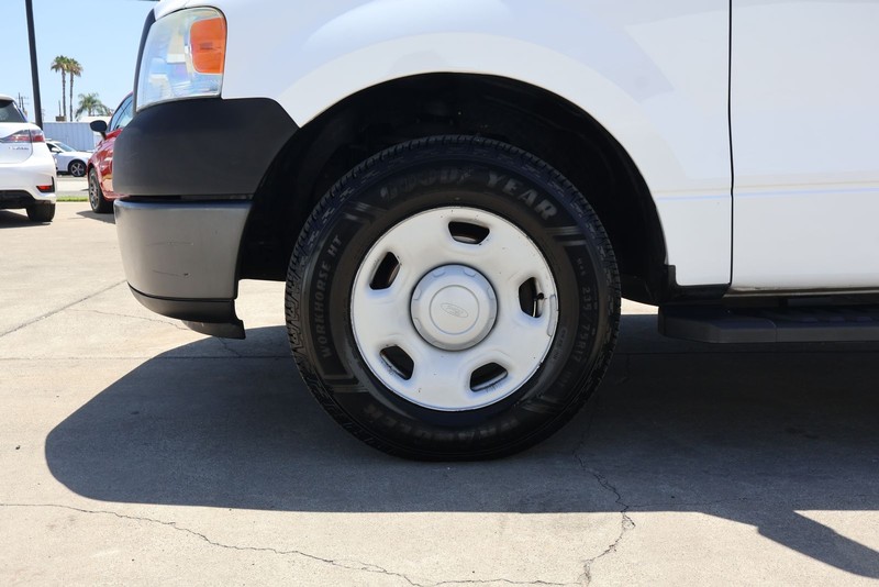 Ford F-150 Vehicle Full-screen Gallery Image 13