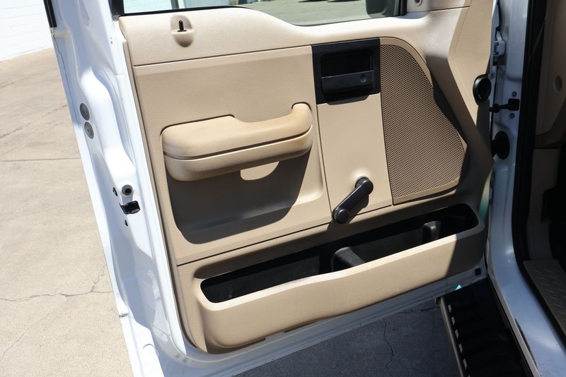 Ford F-150 Vehicle Full-screen Gallery Image 14