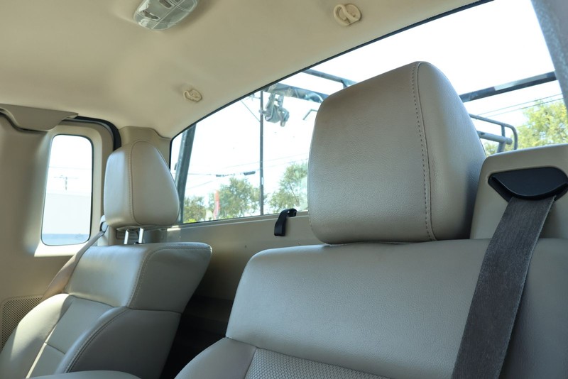 Ford F-150 Vehicle Full-screen Gallery Image 17