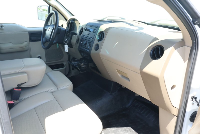 Ford F-150 Vehicle Full-screen Gallery Image 18