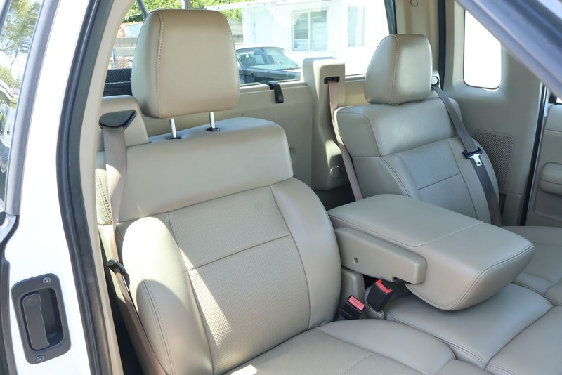 Ford F-150 Vehicle Full-screen Gallery Image 19
