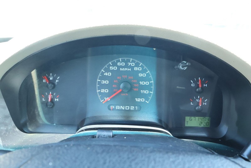 Ford F-150 Vehicle Full-screen Gallery Image 20