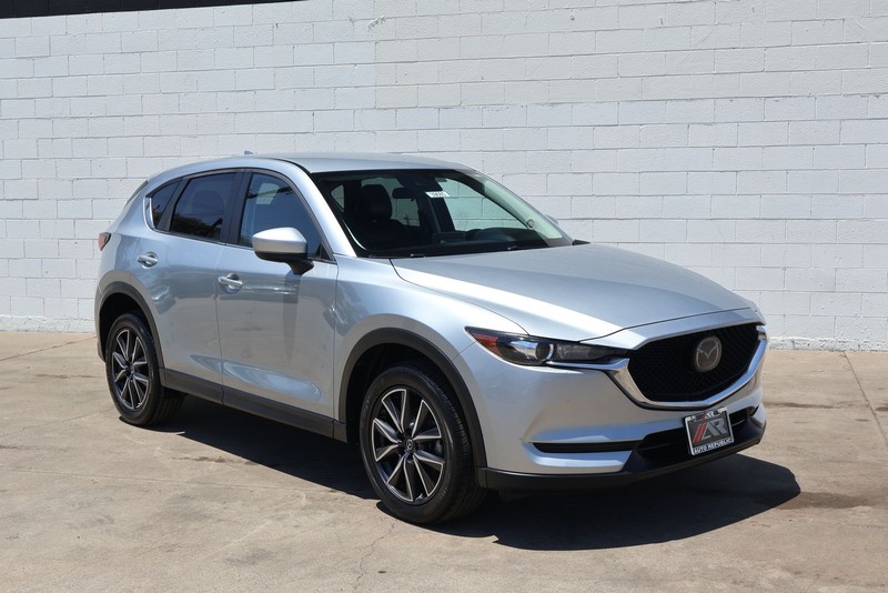 Mazda CX-5 Vehicle Full-screen Gallery Image 01