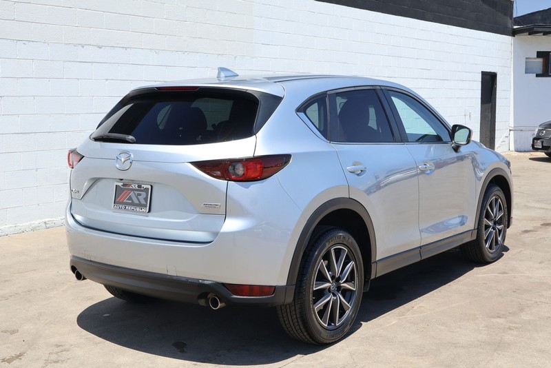 Mazda CX-5 Vehicle Full-screen Gallery Image 05