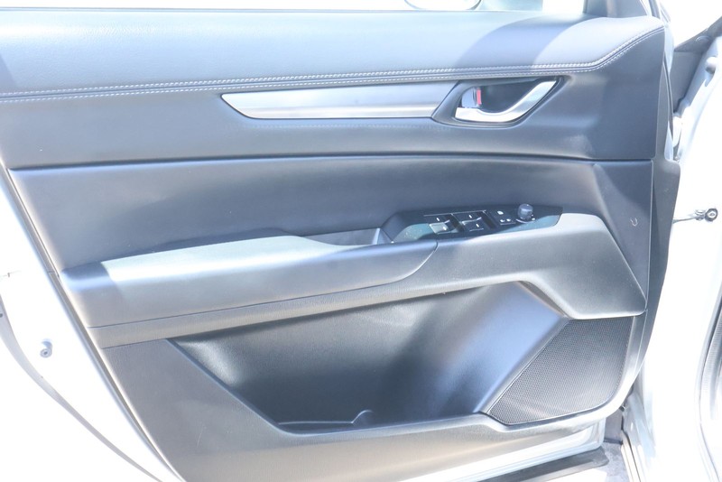 Mazda CX-5 Vehicle Full-screen Gallery Image 15