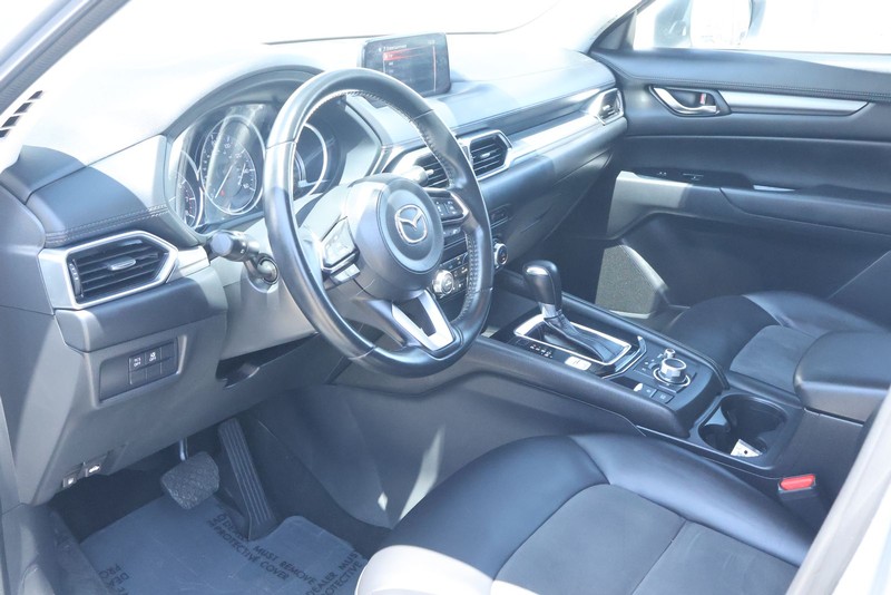 Mazda CX-5 Vehicle Full-screen Gallery Image 16