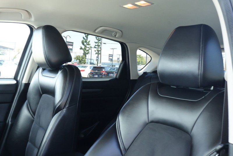 Mazda CX-5 Vehicle Full-screen Gallery Image 19