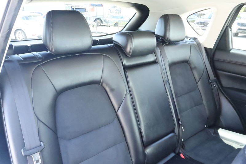 Mazda CX-5 Vehicle Full-screen Gallery Image 22