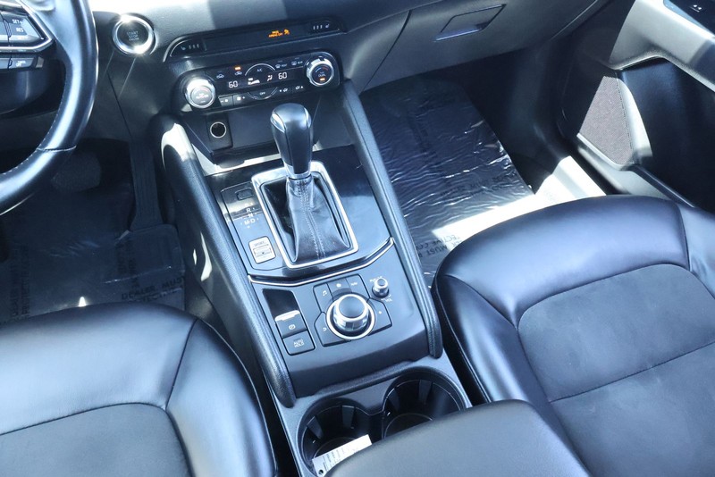 Mazda CX-5 Vehicle Full-screen Gallery Image 29