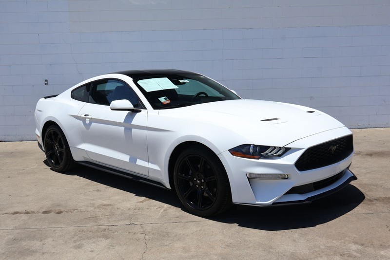 Ford Mustang Vehicle Full-screen Gallery Image 01