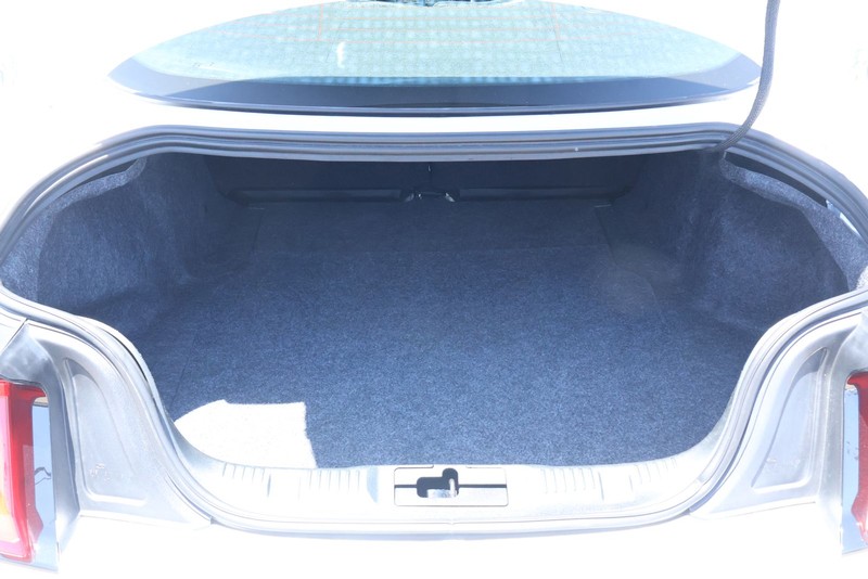Ford Mustang Vehicle Full-screen Gallery Image 09