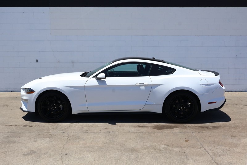 Ford Mustang Vehicle Full-screen Gallery Image 11