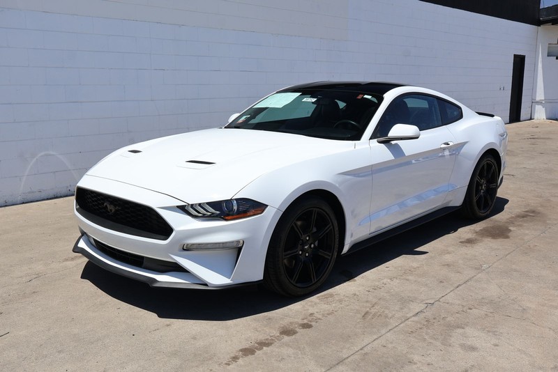 Ford Mustang Vehicle Full-screen Gallery Image 12