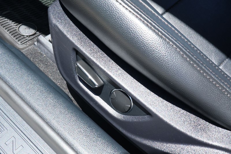 Ford Mustang Vehicle Full-screen Gallery Image 17