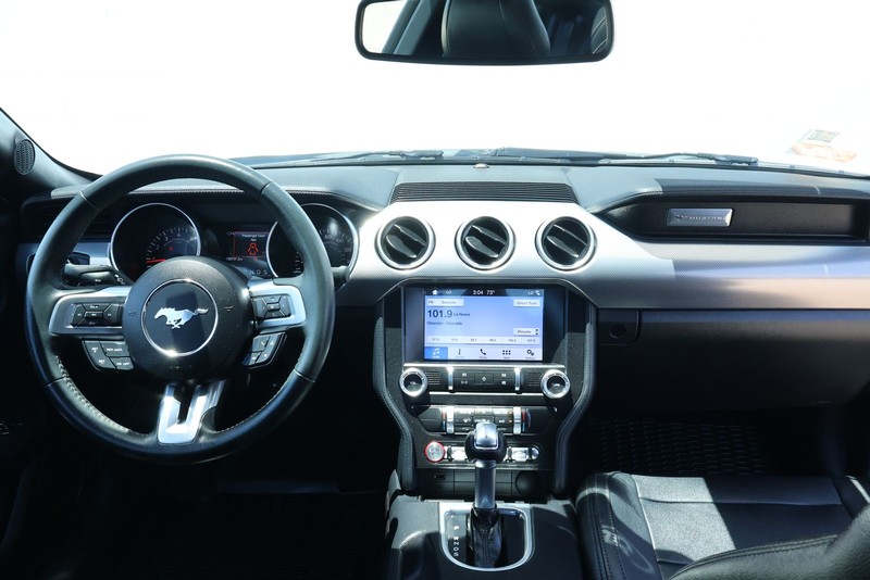 Ford Mustang Vehicle Full-screen Gallery Image 23