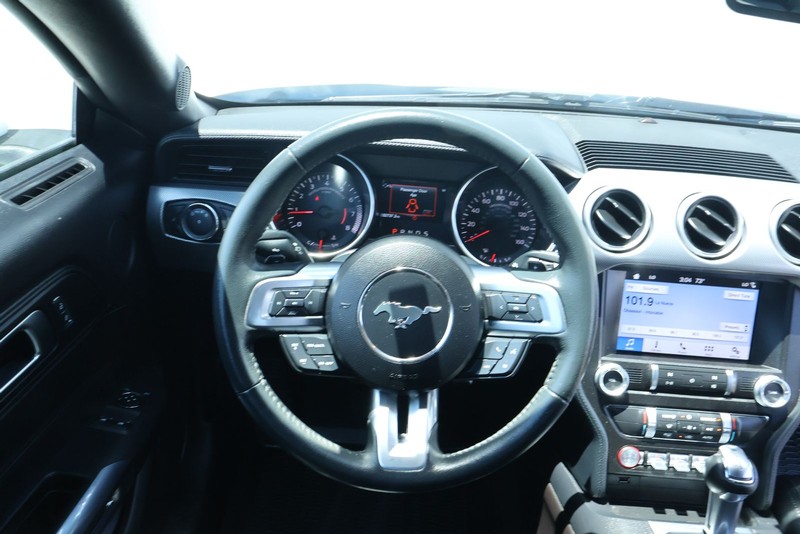 Ford Mustang Vehicle Full-screen Gallery Image 25