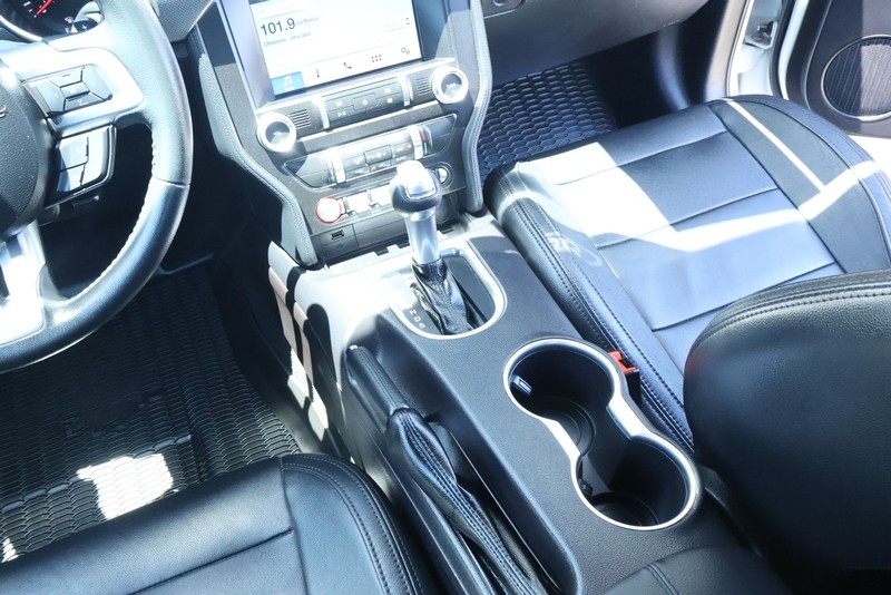 Ford Mustang Vehicle Full-screen Gallery Image 30