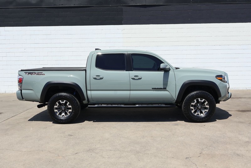 Toyota Tacoma Vehicle Full-screen Gallery Image 01