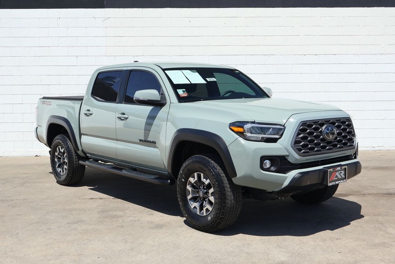 Toyota Tacoma Vehicle Full-screen Gallery Image 02