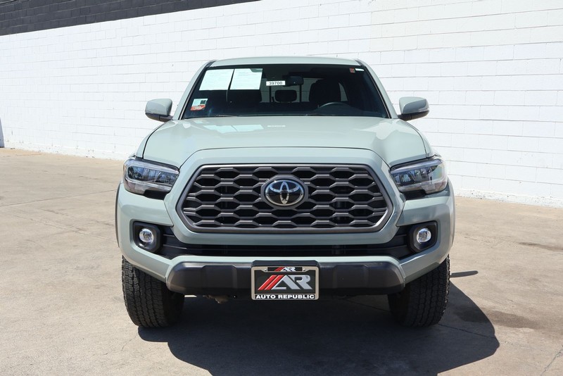 Toyota Tacoma Vehicle Full-screen Gallery Image 03