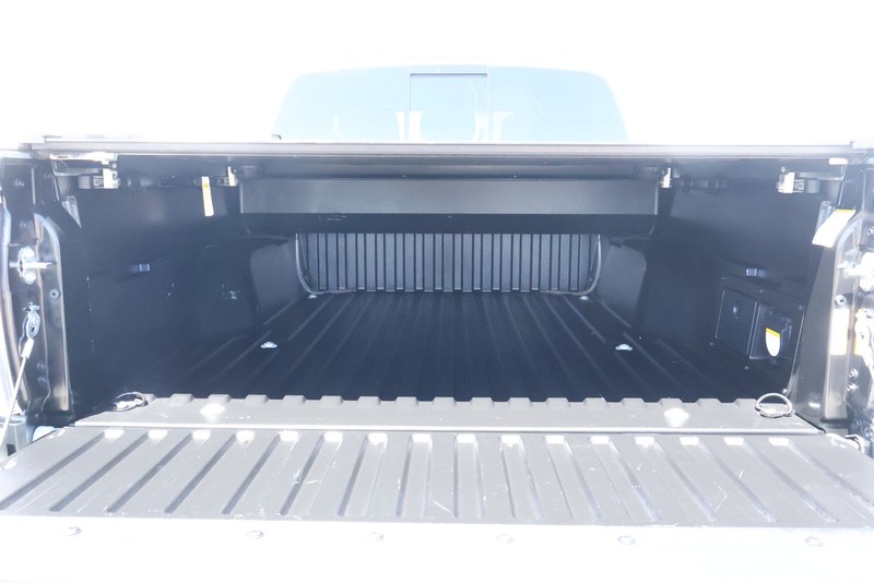 Toyota Tacoma Vehicle Full-screen Gallery Image 09