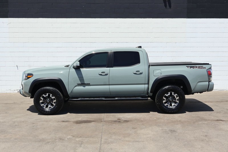 Toyota Tacoma Vehicle Full-screen Gallery Image 13