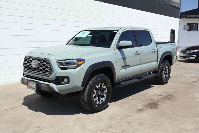 Toyota Tacoma Vehicle Full-screen Gallery Image 14