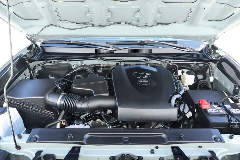 Toyota Tacoma Vehicle Full-screen Gallery Image 17