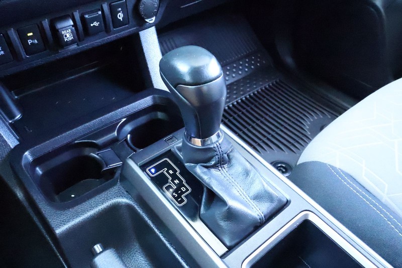 Toyota Tacoma Vehicle Full-screen Gallery Image 35