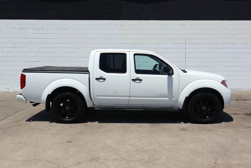 Nissan Frontier Vehicle Full-screen Gallery Image 01