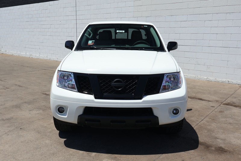 Nissan Frontier Vehicle Full-screen Gallery Image 03