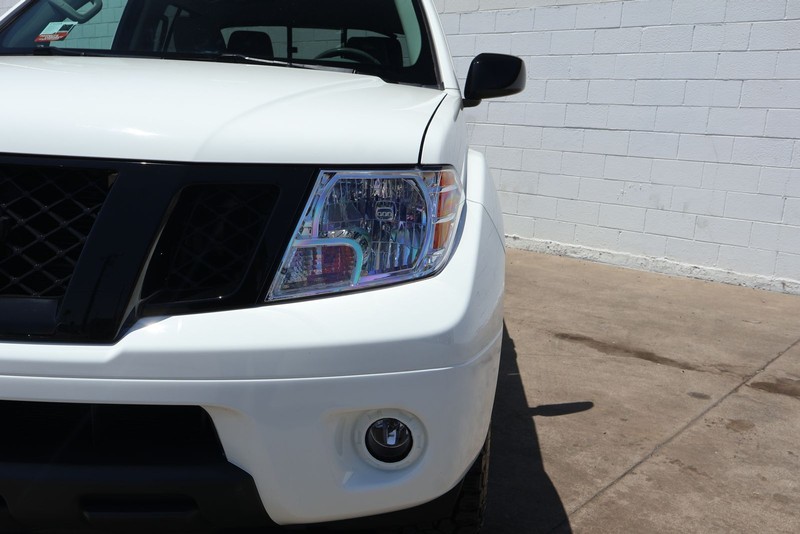 Nissan Frontier Vehicle Full-screen Gallery Image 04