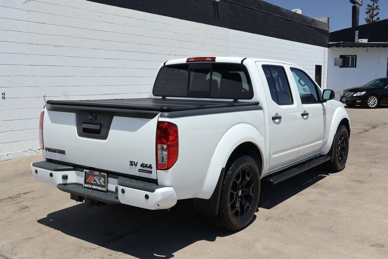 Nissan Frontier Vehicle Full-screen Gallery Image 05