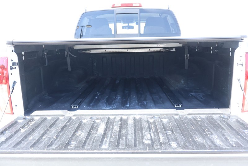 Nissan Frontier Vehicle Full-screen Gallery Image 09