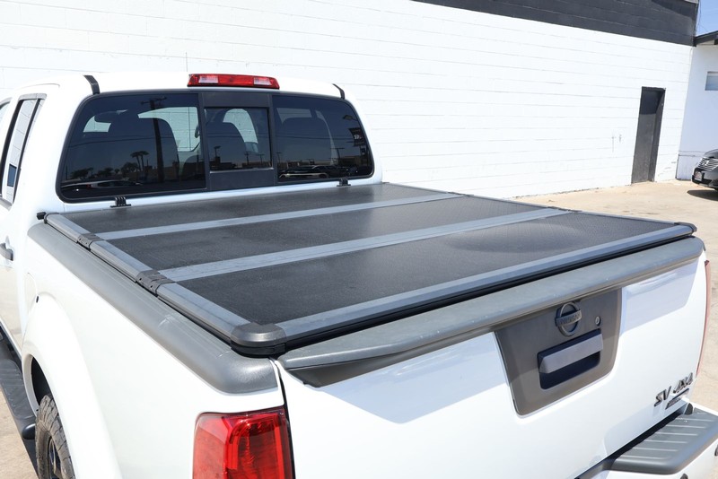 Nissan Frontier Vehicle Full-screen Gallery Image 10