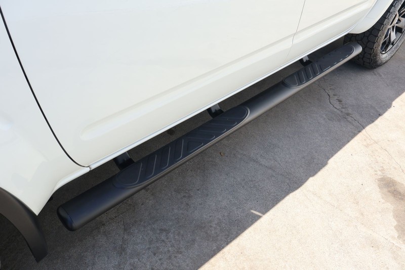 Nissan Frontier Vehicle Full-screen Gallery Image 15